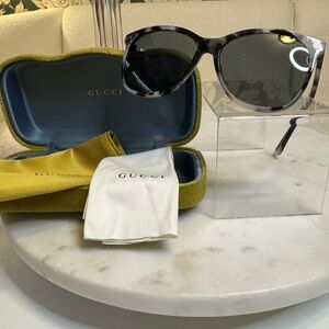 Gucci Grey Tortoise Sunglasses BNWT Includes Velvet Case, dusty & lens cloth